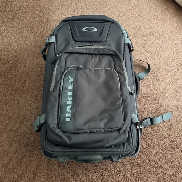 Oakley Gear Bag 30” Large Rolling Luggage Duffle Suitcase
